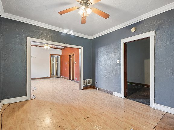 3rd image of 8918 S Woodlawn Ave