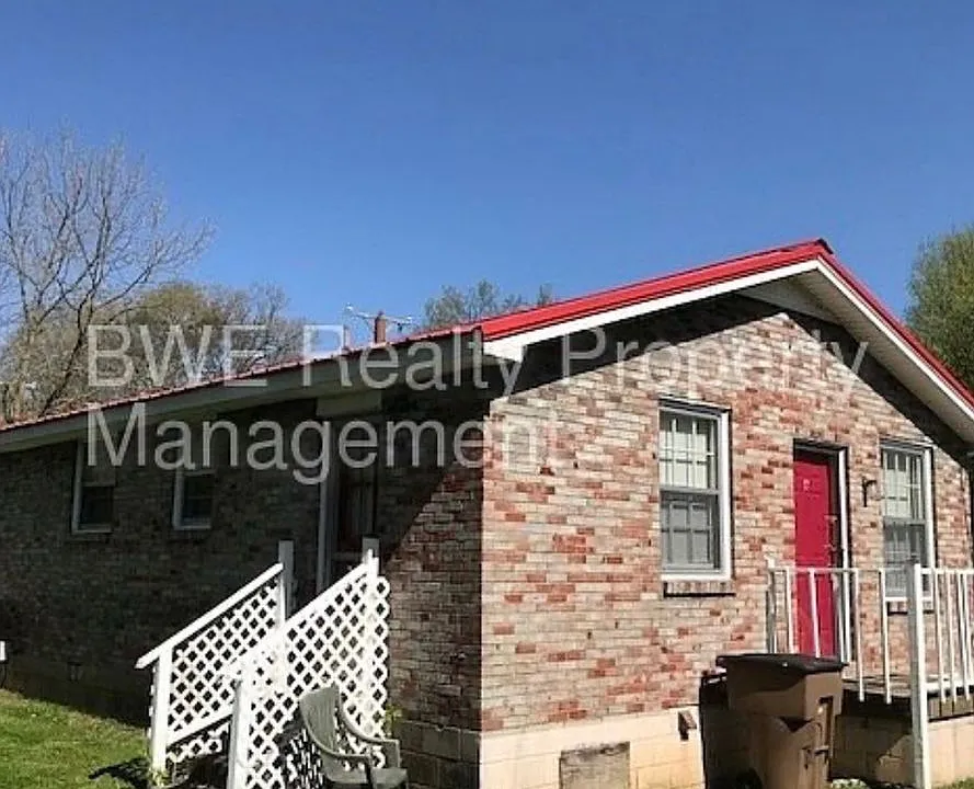 1018 Curdwood Blvd