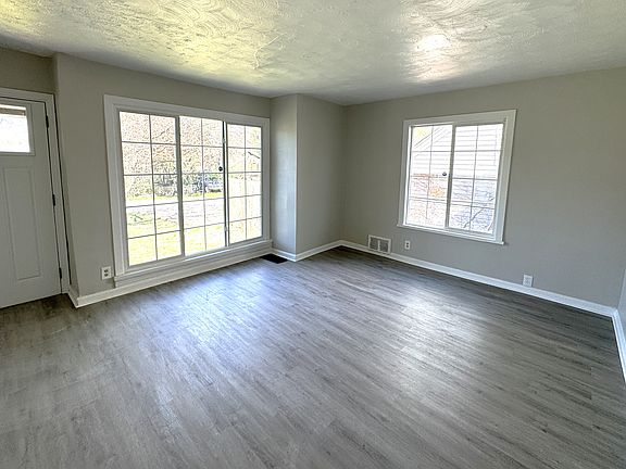 4th image of 3905 Millersville Dr