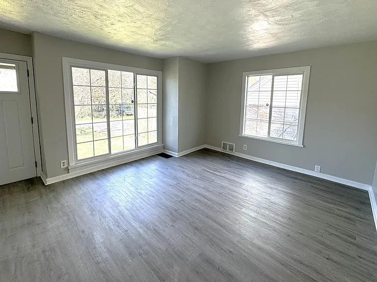 3905 Millersville Dr — Photo 4