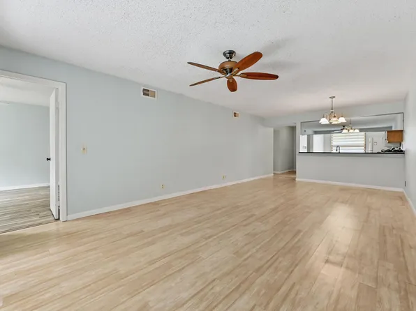 1701 Sabal Ridge Circle #B, Palm Beach Gardens, FL 33418