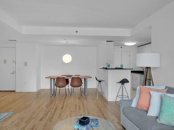 3rd image of 40 W 116th St APT A505
