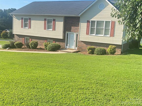 2nd image of 3373 Wren Cir
