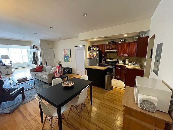 4th image of 2354 36th St Floor 2