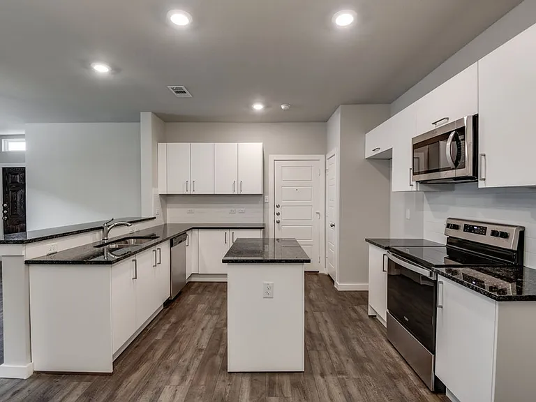 748 Wheatfield Dr — Photo 8