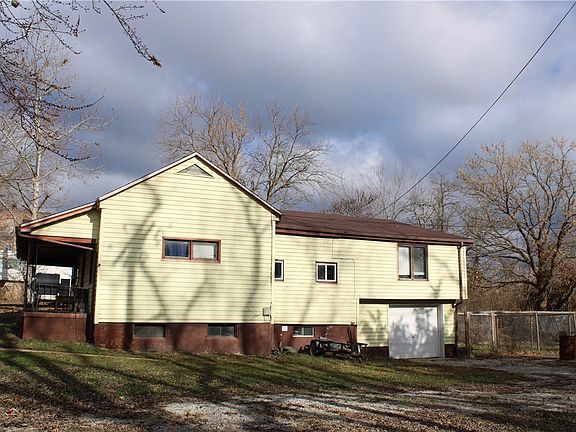 2nd image of 221 S Washington St
