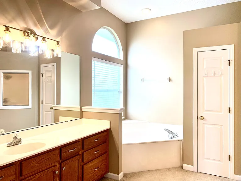 1252 Woodchurch Ln — Photo 27
