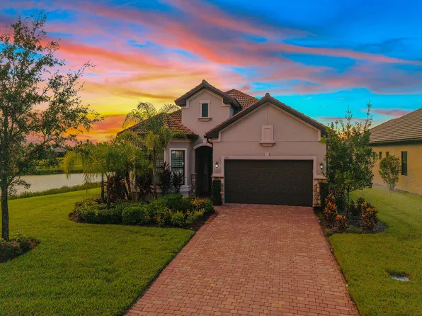 2703 Aviamar Cir, Naples, FL 34114