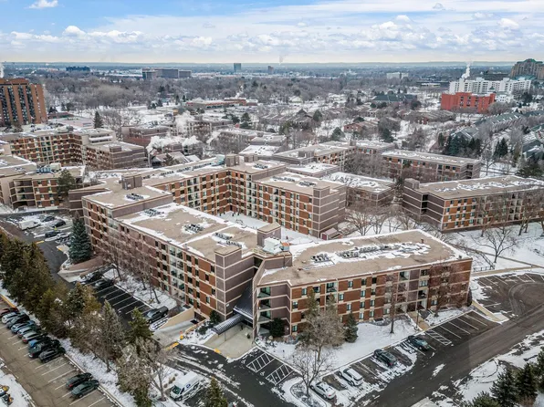 7220 York Ave S APT 520, Edina, MN 55435