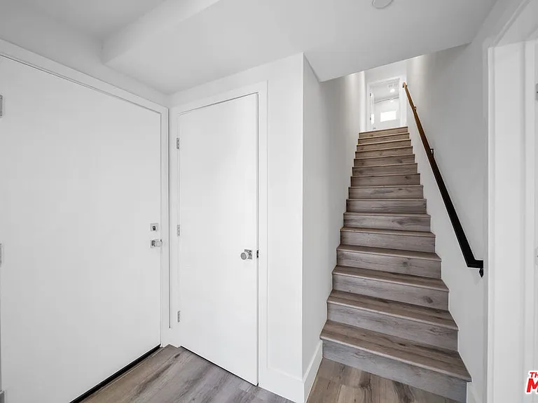 11524 Emelita St — Photo 6