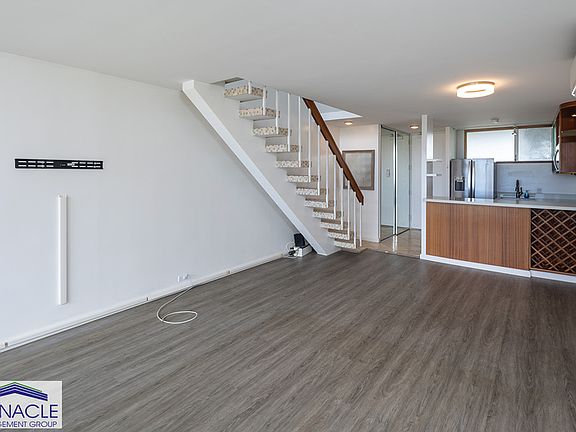 3rd image of 555 University Ave APT 2004