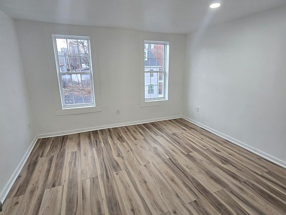 5th image of 1320 Howard St