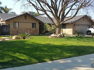 10054 San Fernando St, Lamont, CA 93241