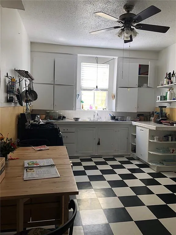 3 bed, 1.0 bath, 1000 sqft, $2,200 — Photo 2