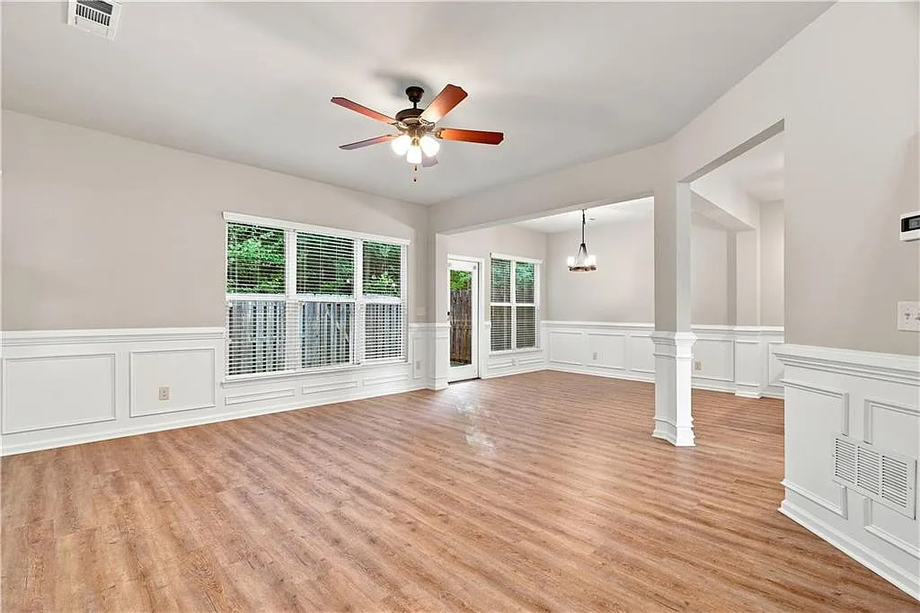 3 bed, 2.5 bath, 2076 sqft, $2,350 — Photo 4
