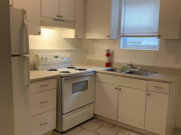 5th image of 774 Acosta St