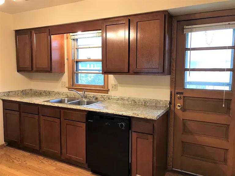 410 Pawling St — Photo 16