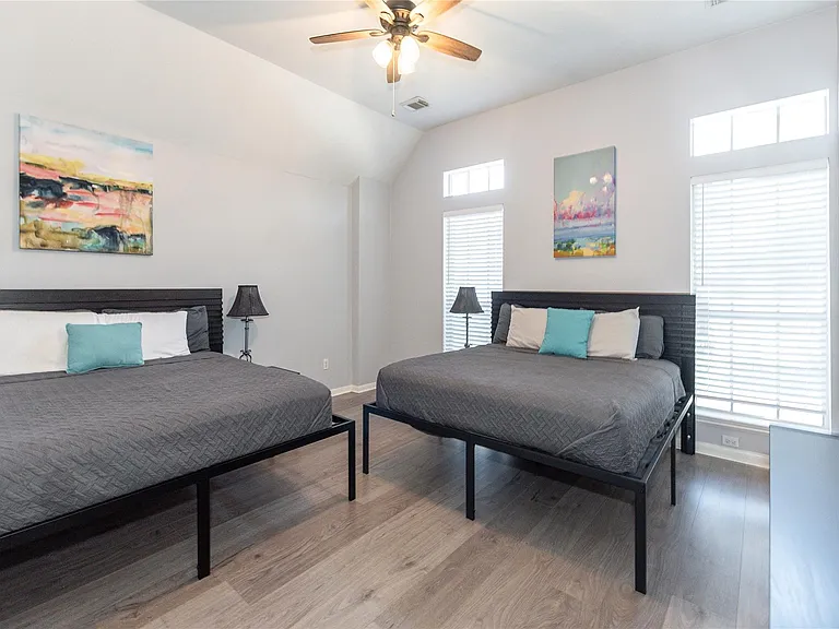 10815 Oak Bayou Ln — Photo 33