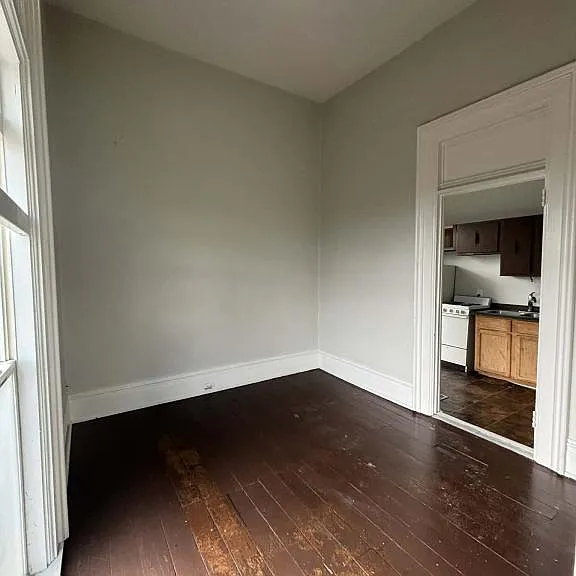 221 N Columbia St #E — Photo 3