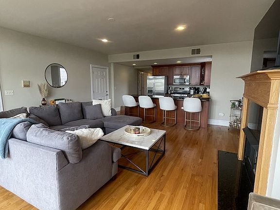 4th image of 2942 N Lincoln Ave APT 4N