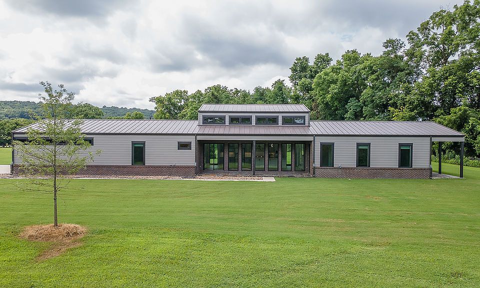 1st image of 225 Blue Springs Rd