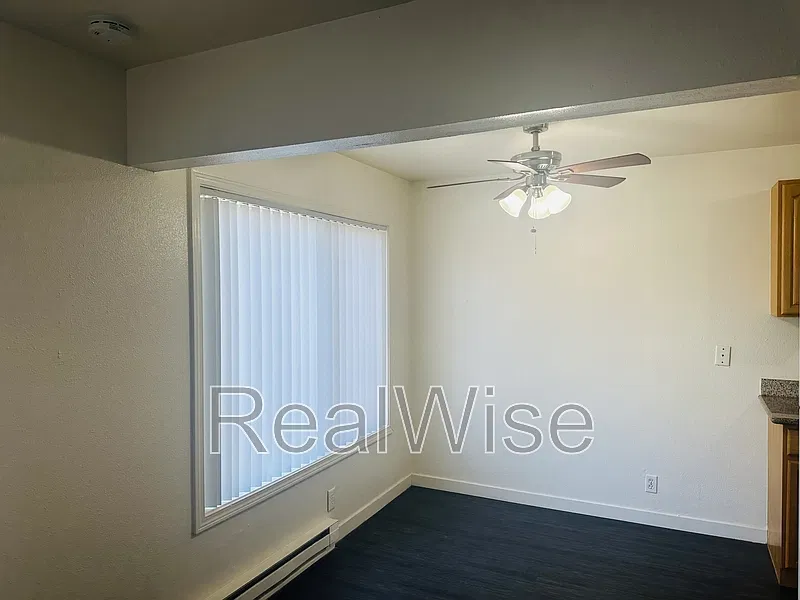 2 bed, 1.0 bath, 950 sqft, $1,250 — Photo 3