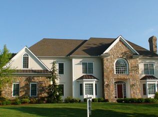 47 Under Cliff Rd, Trumbull, CT 06611