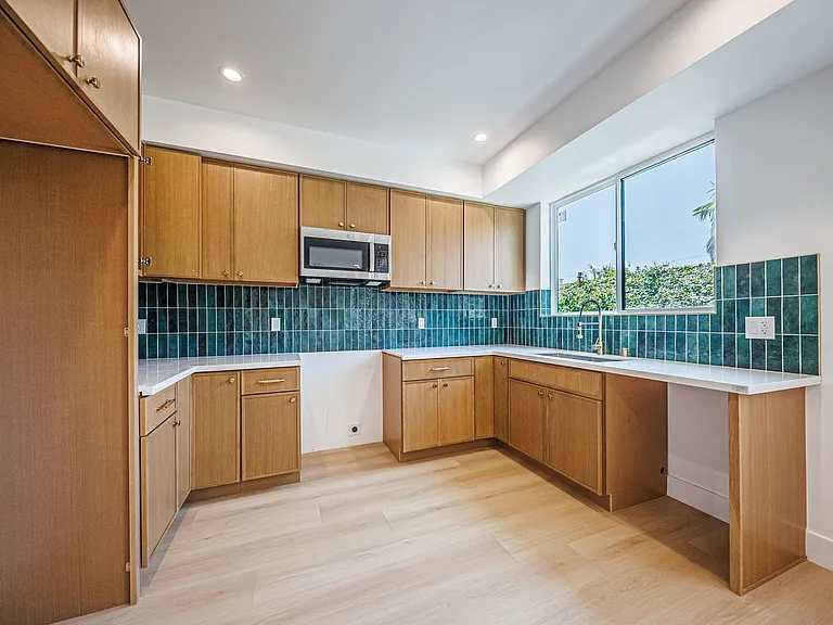 Gorgeous New Townhomes Next To la Cienega Park — Photo 20