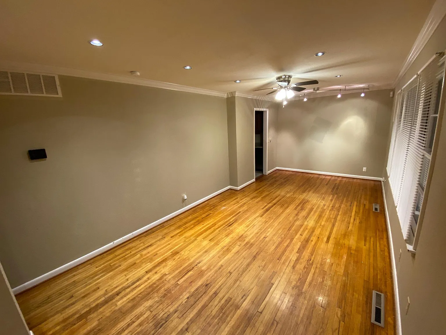 111 E Edgemoor St — Photo 3