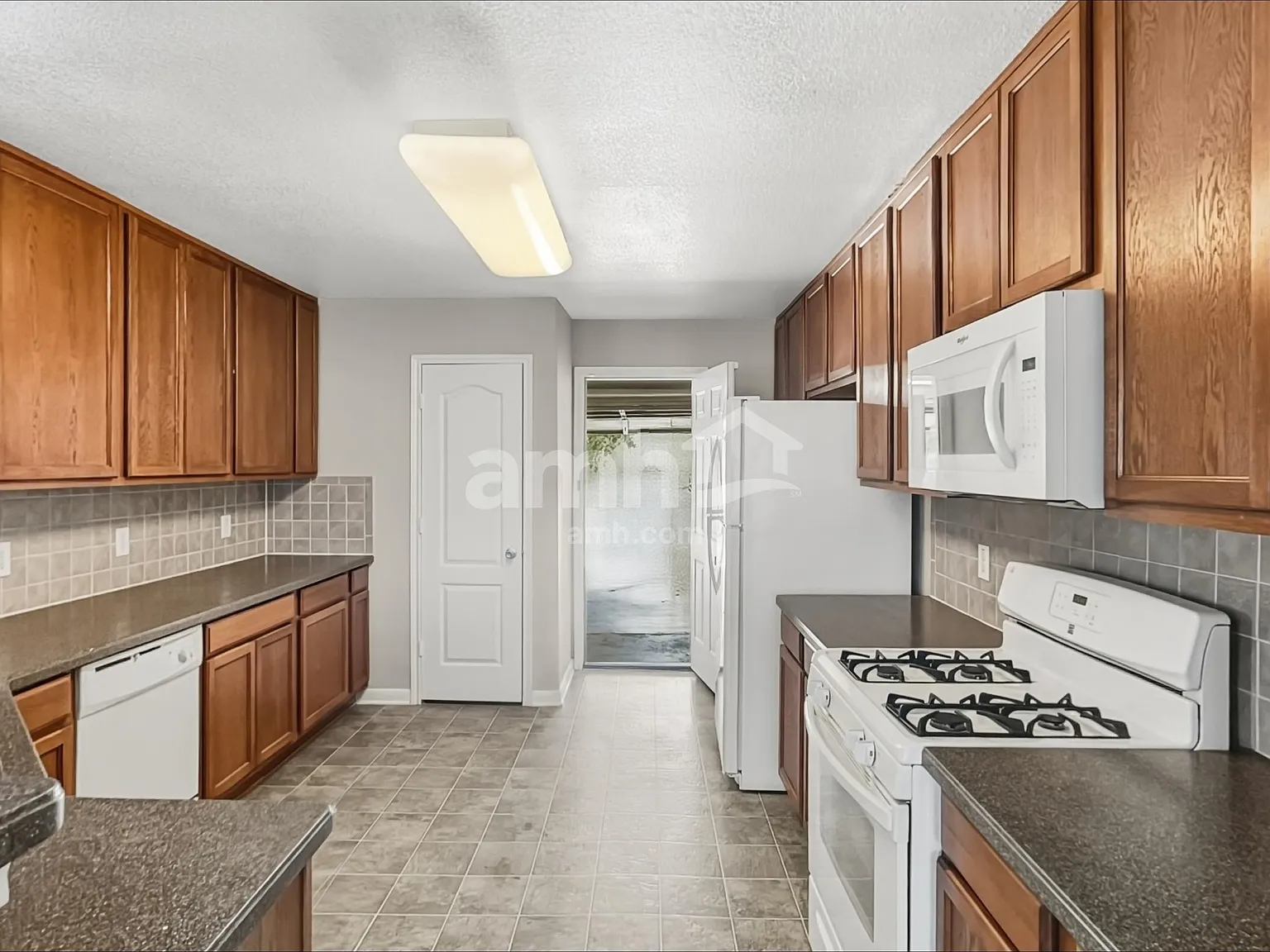 3 bed, 2.5 bath, 1734 sqft, $1,920 — Photo 4