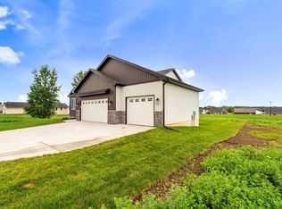 803 Irving Dr, Solon, IA 52333