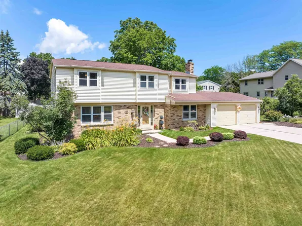 2741 Malcore Dr, Green Bay, WI 54302