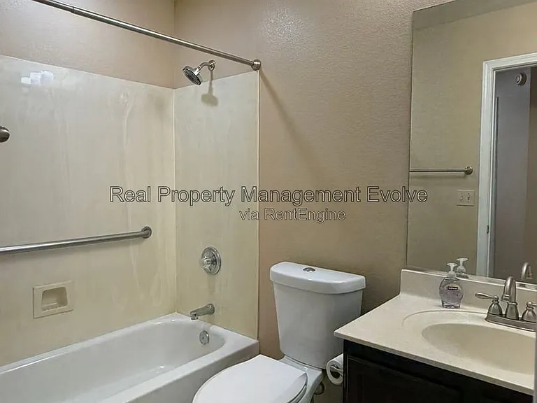 7568 W Kerry Ln — Photo 20