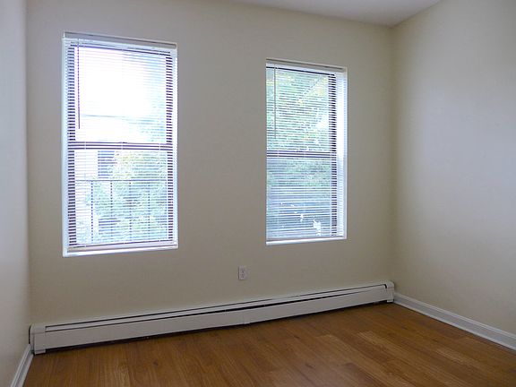 5th image of 32 S Huntington Ave