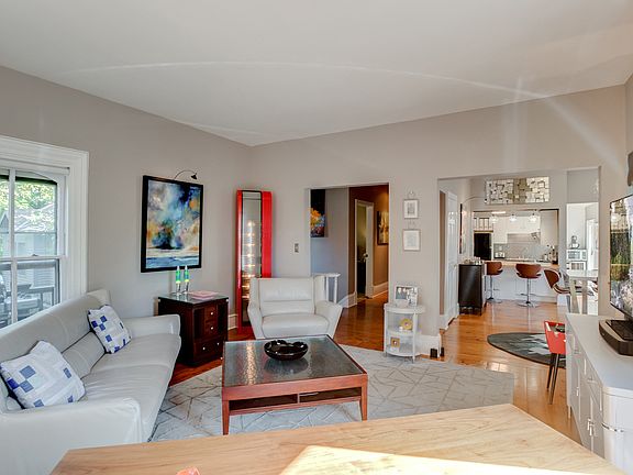 4th image of 2325 Pillsbury Ave Unit 2325