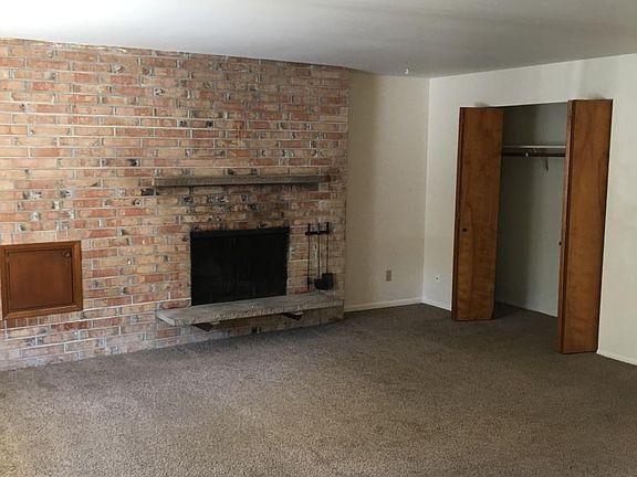 Living room with Fireplace