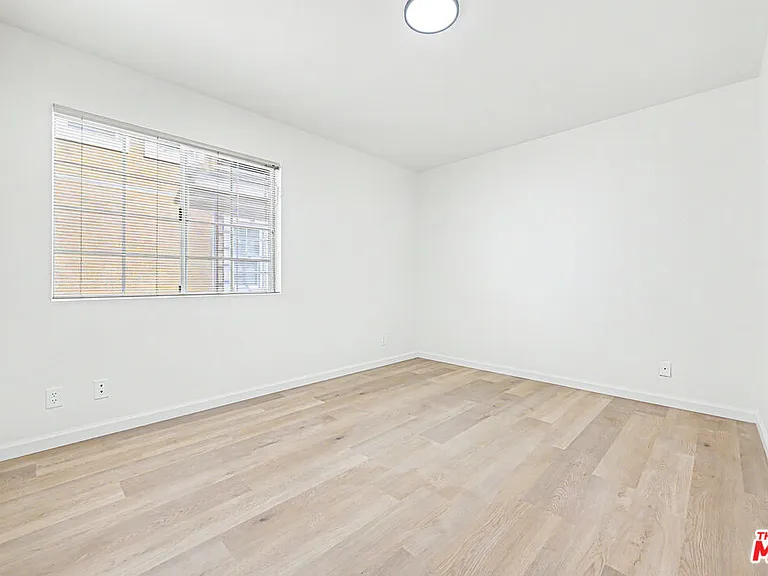 1820 S Barrington Ave #202 — Photo 15