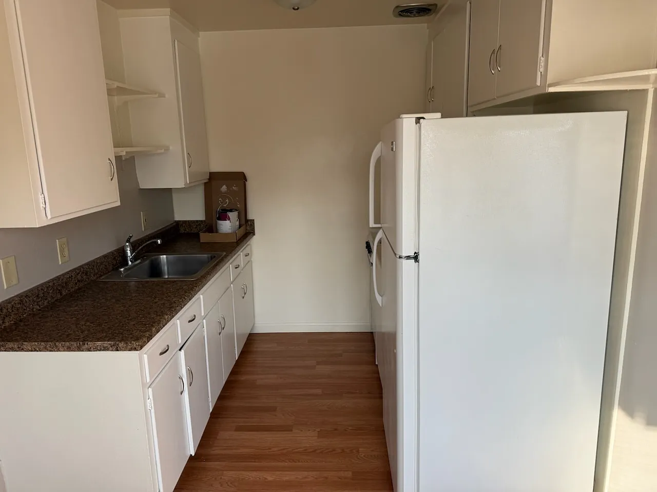 Laurel Apartments - 3 — Photo 3