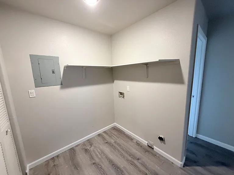 3246 Downey Ct #4 — Photo 8