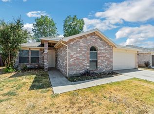 521 Bailey St, Saginaw, TX 76179