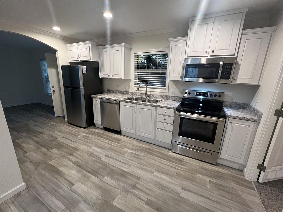 1st image of 320 Chestnut Ln