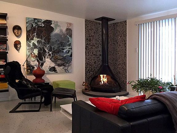 Living Room with fireplace