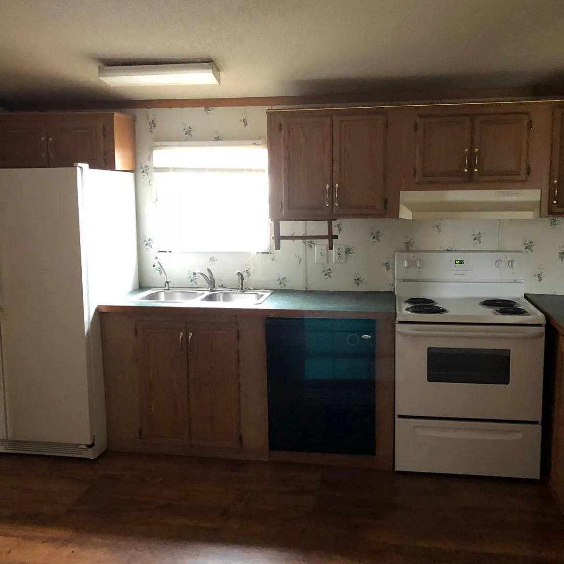 901 Crest Ave photo 1