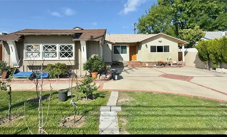 5921 NW Fallbrook Ave — Photo 1