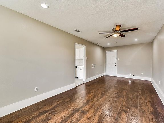 5th image of 4015 Vineyard Dr