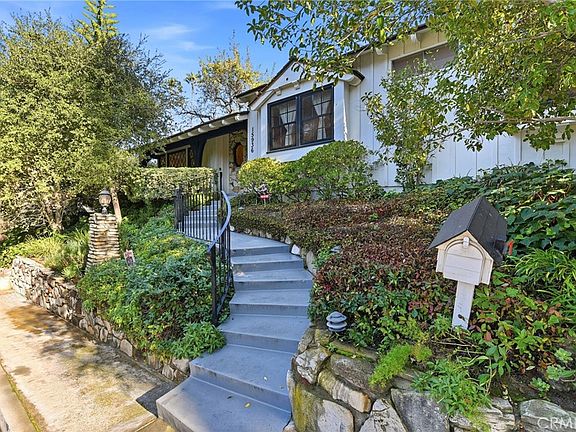 3rd image of 15936 Valley Wood Rd