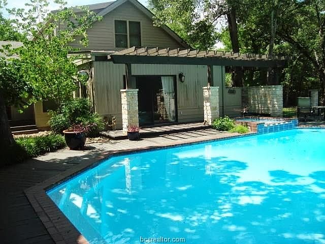 2nd image of 306 Lee Ave
