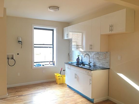 2nd image of 542 Parkside Ave APT E2