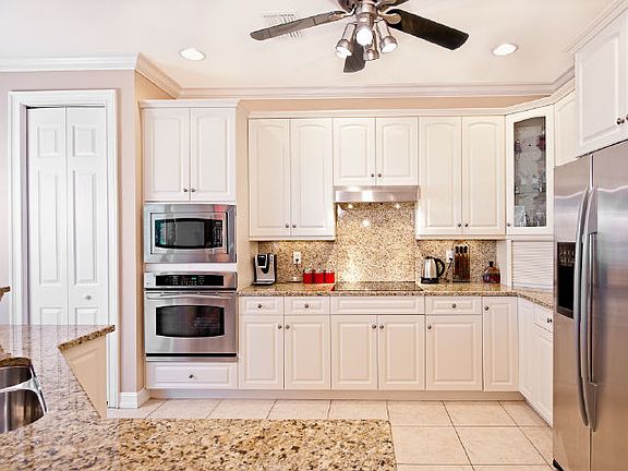 3rd image of 576 Hideaway Ct