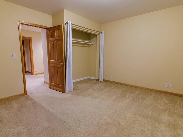 1420 E Victor St — Photo 9